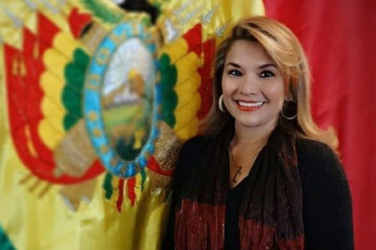 Chân dung "bóng hồng" trở thành Tổng thống tạm quyền Bolivia