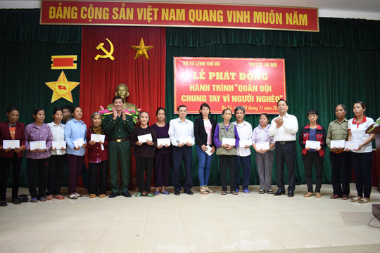 Bộ Tư lệnh Thủ đô tặng quà 72 hộ nghèo của xã Khánh Thượng