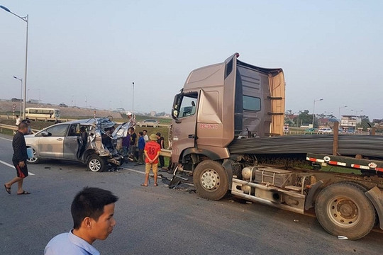Vụ xe đi lùi trên cao tốc Thái Nguyên: Truy tố lái xe Sơn và Hoàng