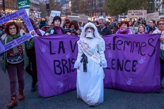 Tuần hành phản đối tình trạng bạo hành gia đình tại Pháp