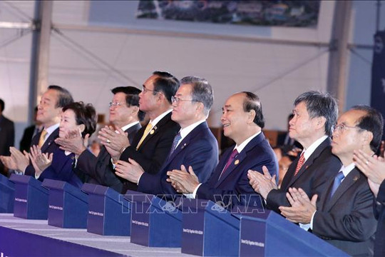 Thủ tướng Nguyễn Xuân Phúc dự Lễ động thổ xây dựng thành phố thông minh Eco-Delta Busan, Hàn Quốc