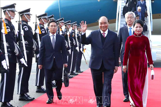 Thủ tướng bắt đầu chương trình tham dự các hội nghị cấp cao kỷ niệm 30 năm quan hệ đối thoại ASEAN - Hàn Quốc