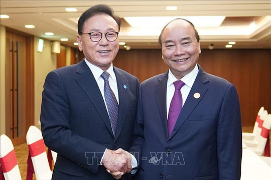 Thủ tướng Nguyễn Xuân Phúc tiếp Tổng lãnh sự danh dự khu vực Busan - Keangnam