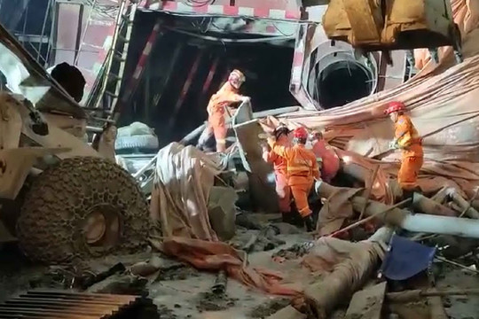 Trung Quốc: Hầm cao tốc bất ngờ đổ sập, 4 người thiệt mạng