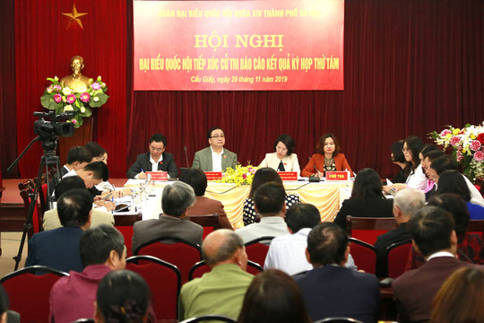 Bí thư Thành ủy Hà Nội Hoàng Trung Hải tiếp xúc cử tri quận Cầu Giấy