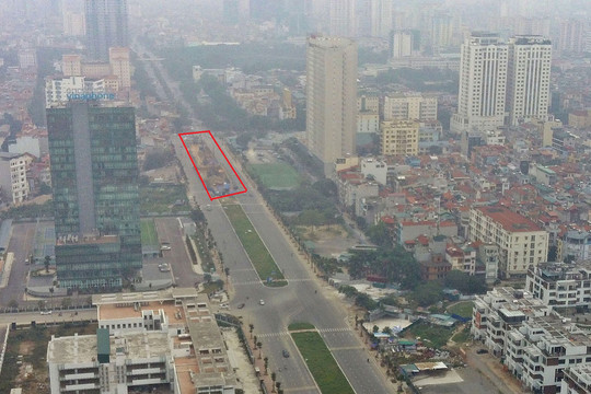 Rào chắn đường Nguyễn Văn Huyên phục vụ thi công công trình giao thông