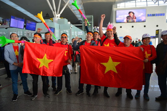 Hàng ngàn CĐV Việt Nam sang Philippines "tiếp lửa" cho đội tuyển bóng đá U22