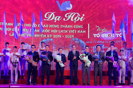 Dạ hội chào mừng thành công Đại hội Hội Liên hiệp thanh niên Việt Nam
