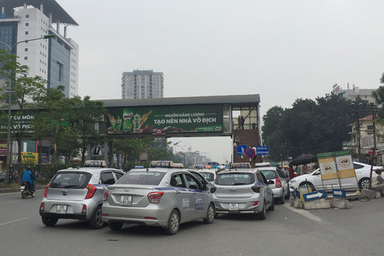 Nhiều hãng taxi hoạt động tại Hà Nội vi phạm quy định về kinh doanh