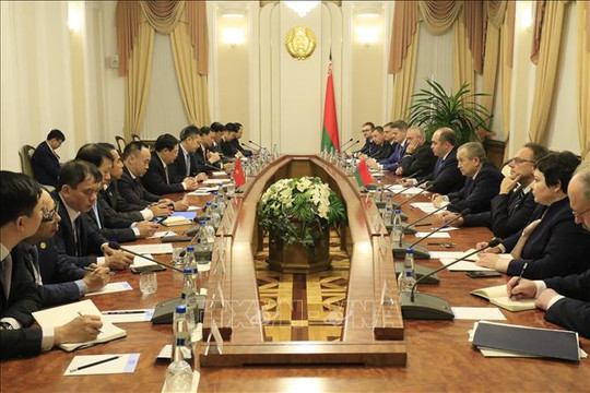 Phó Thủ tướng Vương Đình Huệ hội đàm với Phó Thủ tướng Belarus