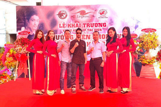 Diễn viên Johnny Trí Nguyễn làm cố vấn võ thuật võ đường Hắc Báo