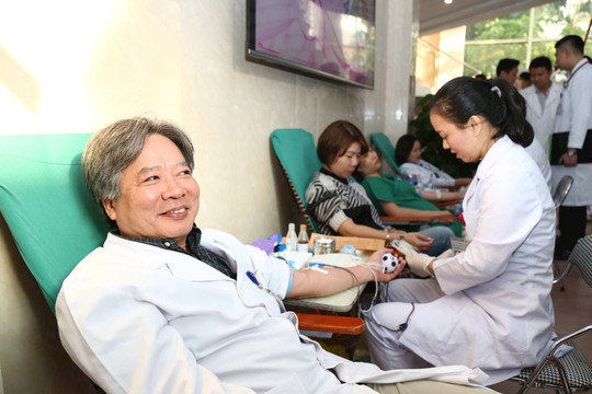 Nguồn máu cạn kiệt, bệnh viện Việt Đức kêu gọi người dân hiến máu