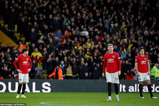 De Gea sai lầm, Man United thua muối mặt trước đội bét bảng Watford
