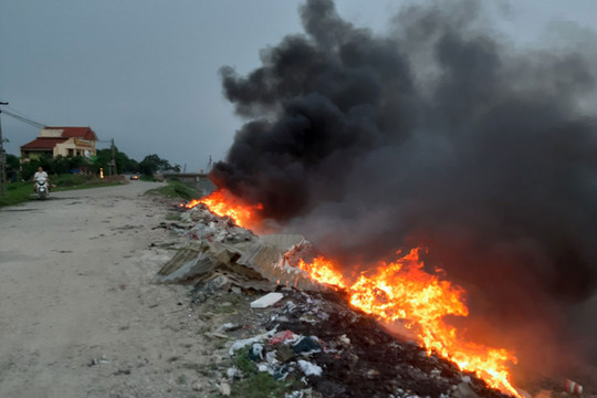 Kiên quyết ngăn chặn nạn đốt rác bừa bãi