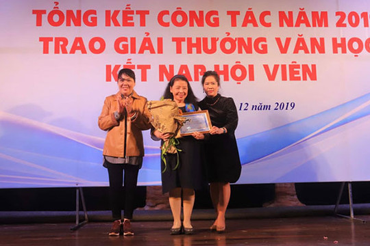 Nhà văn Lê Minh Khuê được tôn vinh Thành tựu văn học trọn đời