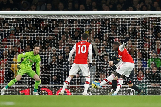 Arsenal đè bẹp Man Utd tại Emirates