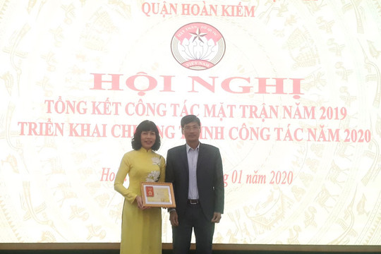 Quận Hoàn Kiếm hỗ trợ các hộ nghèo hơn 1 tỷ đồng