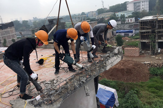 Cưỡng chế phá dỡ 15 công trình vi phạm trật tự xây dựng tại quận Hoàng Mai