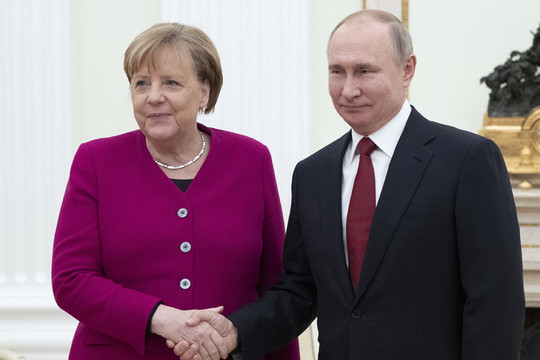 Thủ tướng Đức thăm Nga: Xích lại gần nhau
