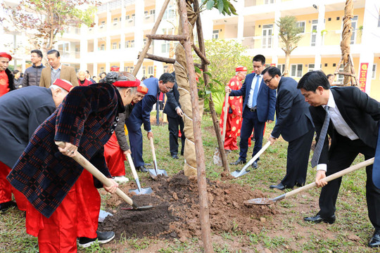 Hội Liên hiệp phụ nữ thành phố Hà Nội và quận Nam Từ Liêm phát động Tết trồng cây