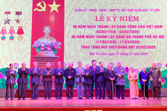 Đảng bộ quận Bắc Từ Liêm trao Huy hiệu Đảng cho 236 đảng viên