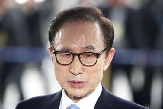 Tòa án Hàn Quốc kết án cựu Tổng thống Lee Myung-bak 17 năm tù
