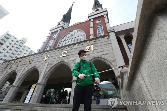 Mục sư một nhà thờ lớn nhiễm Covid-19 - căng thẳng gia tăng ở Seoul