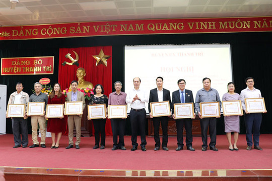 Huyện Thanh Trì khen thưởng 50 tập thể, cá nhân thực hiện tốt Nghị quyết số 09-NQ/TU