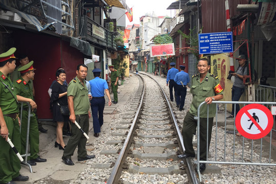 Sẽ giải tỏa triệt để vi phạm hành lang đường sắt tại quận Hoàn Kiếm