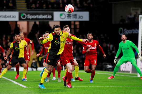 Thua sốc Watford 0-3, Liverpool vỡ mộng bất bại ở Premier League