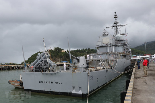 Đoàn tàu hải quân Hoa Kỳ cập cảng thành phố Đà Nẵng