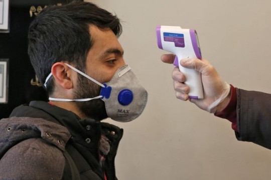 Hàng chục người chết ở Iran vì uống cồn để trị vi rút SARS-CoV-2
