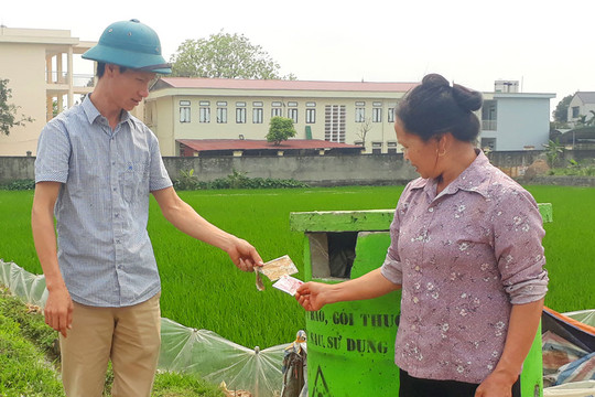 Cánh đồng không vỏ thuốc bảo vệ thực vật ở Quốc Oai