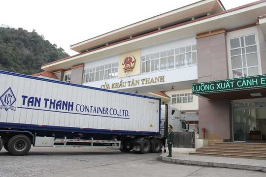 Lượng xe hàng còn tồn tại cửa khẩu Tân Thanh giảm sâu