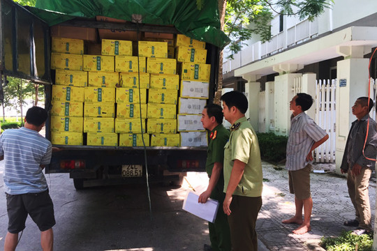 Hà Nội: Bắt giữ 6.000 kg bánh kẹo, đồ chơi nhập lậu