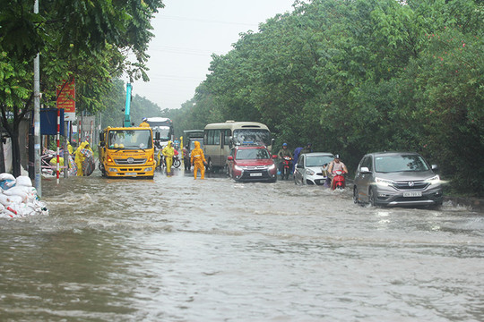 Nội thành Hà Nội còn 16 điểm ngập khi mưa lớn
