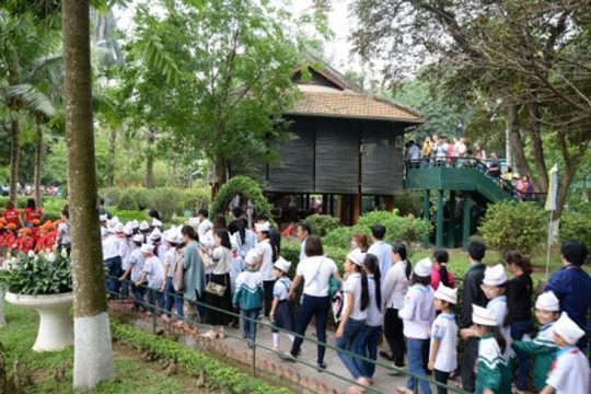 Giá trị Nhà sàn Bác Hồ trong Khu di tích Phủ Chủ tịch đối với phát triển văn hóa và du lịch Việt Nam