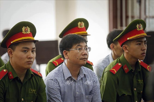 Vụ gian lận điểm thi tại Hòa Bình: Bị cáo Khương Ngọc Chất và Nguyễn Quang Vinh chối tội