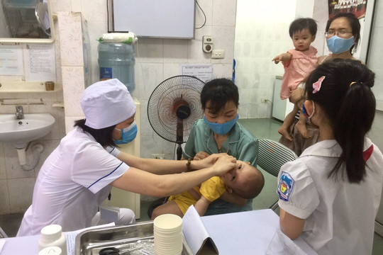 Sáng nay (1-6), Hà Nội đồng loạt triển khai cho trẻ uống vitamin A liều cao miễn phí