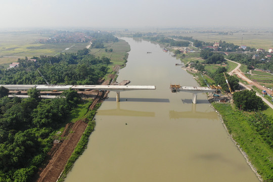 Toàn cảnh cây cầu vượt sông Xuân Cẩm nối Hà Nội - Bắc Giang