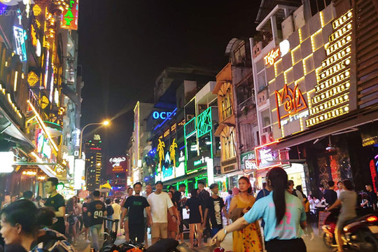 Thành phố Hồ Chí Minh: Cho phép vũ trường, cơ sở karaoke hoạt động trở lại