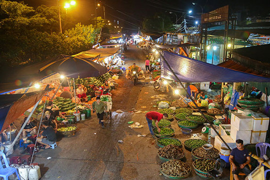 Quản lý an toàn thực phẩm tại chợ Long Biên