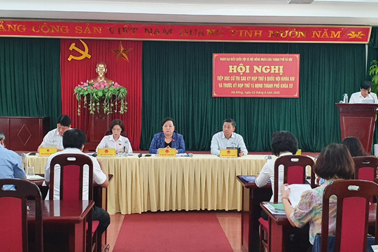 Đồng chí Nguyễn Thị Bích Ngọc tiếp xúc cử tri quận Hà Đông