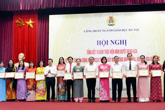 Khen thưởng 61 Gia đình nhà giáo Thủ đô tiêu biểu