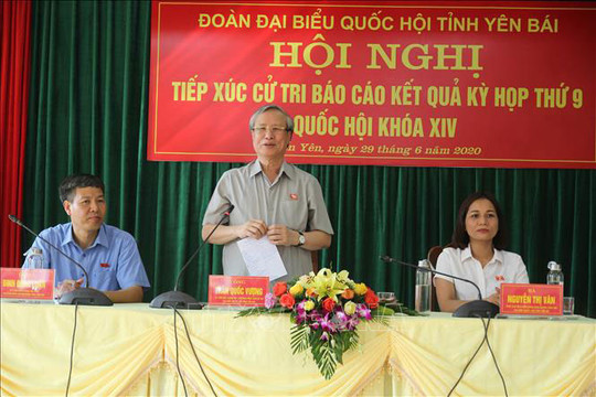 Đồng chí Trần Quốc Vượng tiếp xúc cử tri huyện Trấn Yên, tỉnh Yên Bái