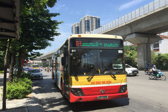 Hà Nội tiếp tục cấp thẻ đi xe buýt miễn phí cho người cao tuổi