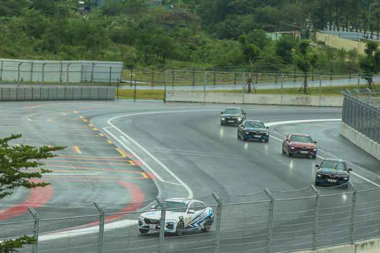 Việt Nam có 3 tay đua đầu tiên nhận bằng đua ô tô quốc tế