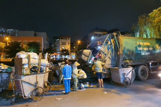 9 quận cơ bản hoàn thành thu dọn rác thải tồn đọng
