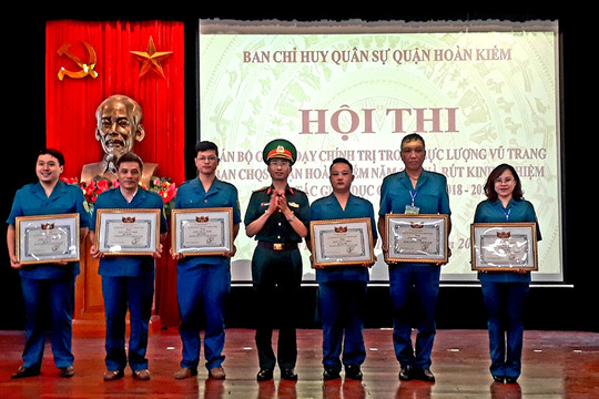 9 thí sinh đạt giải tại hội thi cán bộ giảng dạy chính trị của quận Hoàn Kiếm