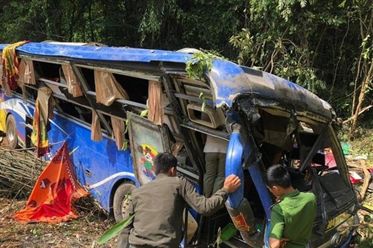 Khởi tố tài xế xe khách gây tai nạn làm 6 người chết ở Kon Tum